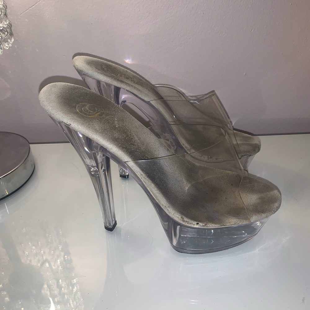 Pleasers Size 6
